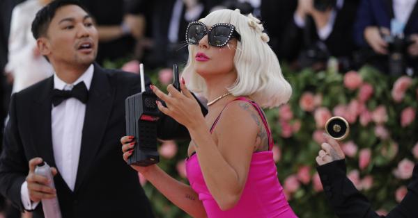 Lady Gaga apresenta a nova fragrância de Valentino