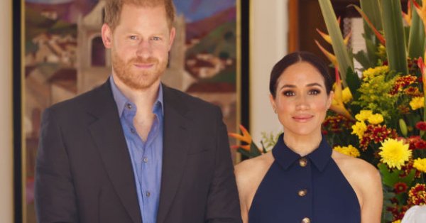 Meghan Markle adora looks que revelam os ombros